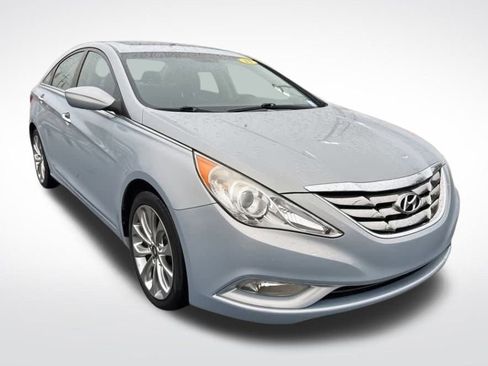 Used 2013 Hyundai Sonata SE w/ Navigation & Sunroof Pkg image 3