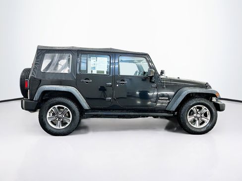 Used 2015 Jeep Wrangler Unlimited Sport w/ Connectivity Group AWD/4WD image 10