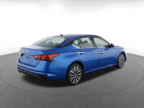Used 2025 Nissan Altima 2.5 SV FWD image 9
