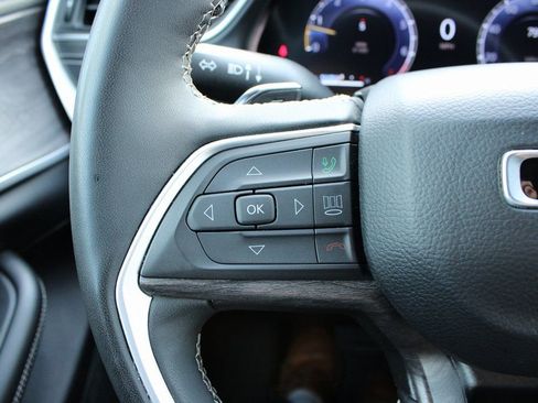 Used 2024 Jeep Grand Cherokee L Limited w/ Luxury Tech Group II image 36