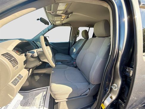 Used 2019 Nissan Frontier SV image 23