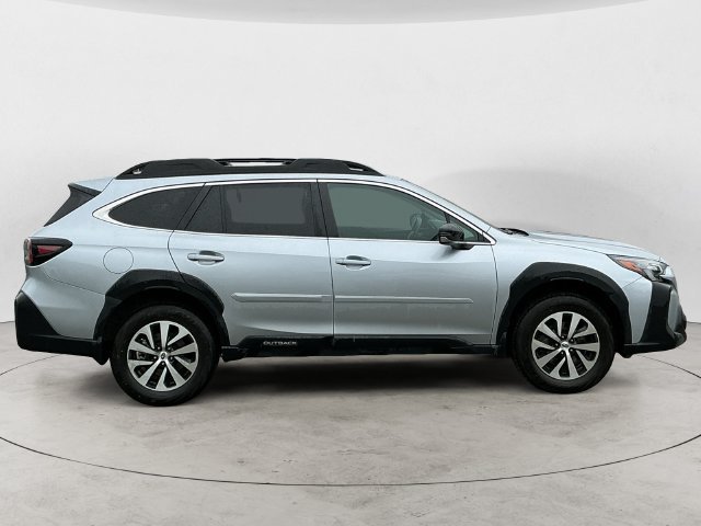 Used 2025 Subaru Outback Premium AWD/4WD image 4