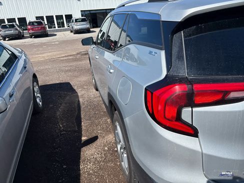 Used 2021 GMC Terrain SLT AWD/4WD image 9