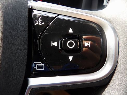 New 2026 Volvo XC60 B5 Ultra w/ Climate Package image 17