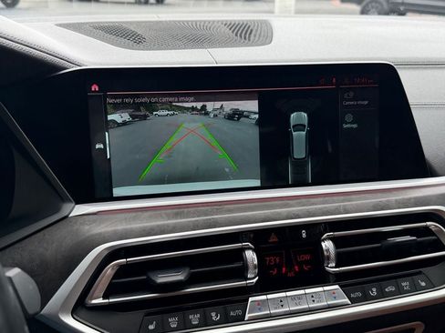 Used 2021 BMW X7 xDrive40i w/ M Sport Package AWD/4WD image 17