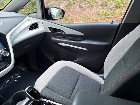 Used 2018 Chevrolet Bolt LT FWD image 13