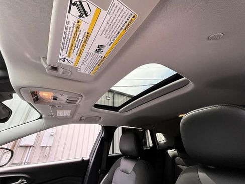 Used 2024 Chevrolet Trax LT w/ Sunroof Package FWD image 26