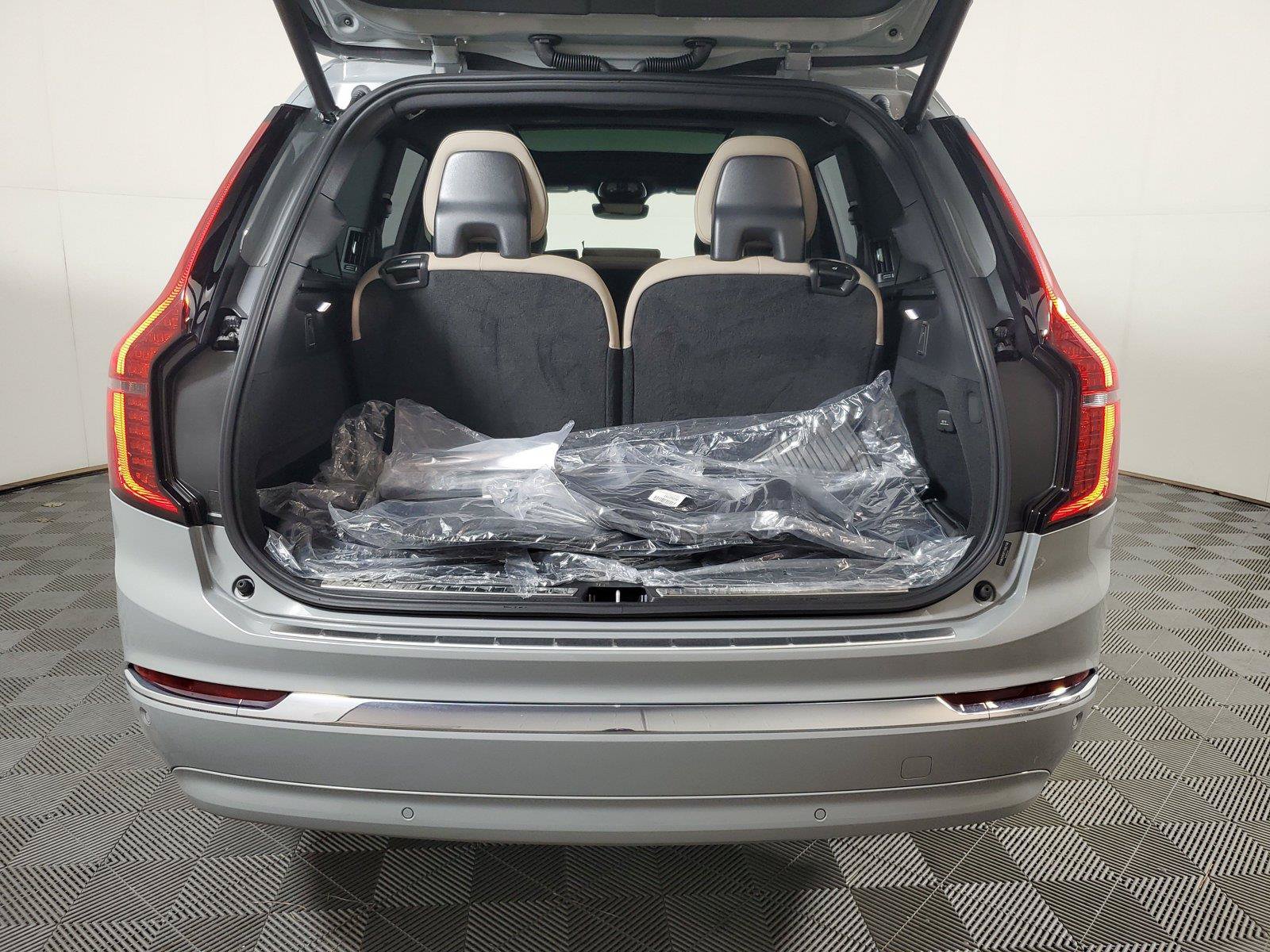 Used 2026 Volvo XC90 B6 Plus w/ Protection Package Premier AWD/4WD image 9