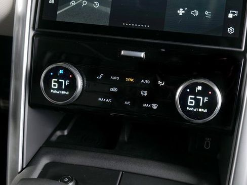 New 2026 Land Rover Discovery Dynamic SE image 14