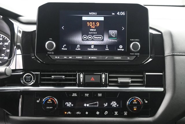 Used 2024 Nissan Pathfinder SV FWD image 12