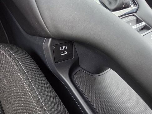Used 2025 Honda HR-V LX image 13