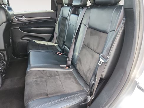 Used 2019 Jeep Grand Cherokee Altitude RWD image 14