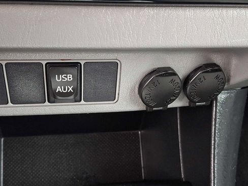 Used 2015 Toyota Tacoma 4x4 Double Cab w/ SR5 Package image 25