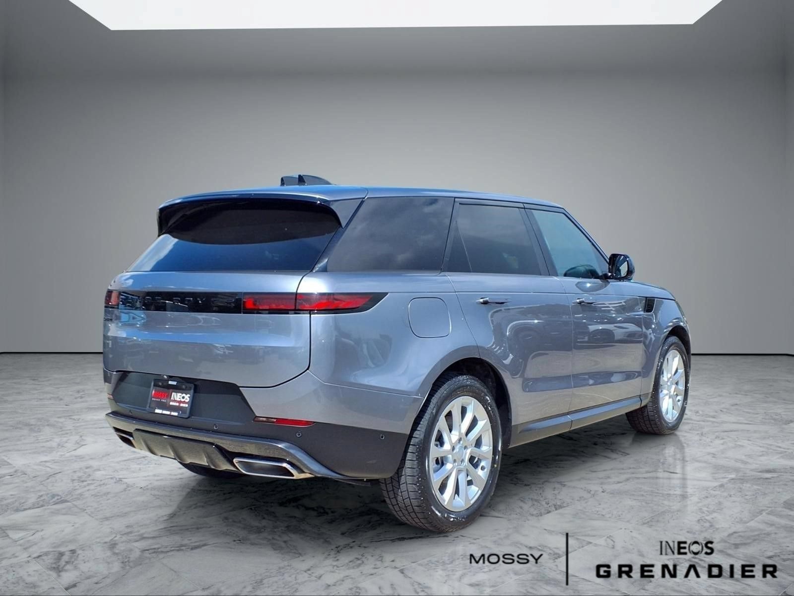 Used 2025 Land Rover Range Rover Sport SE AWD/4WD image 7