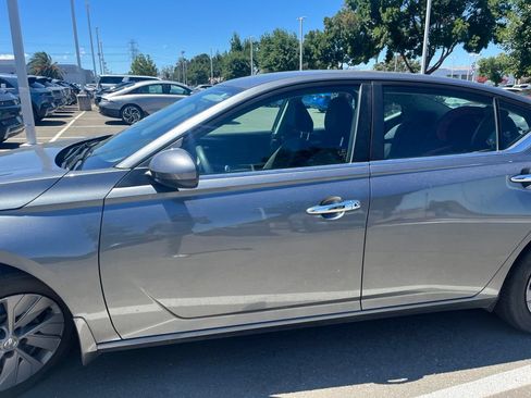 Used 2021 Nissan Altima 2.5 S FWD image 3
