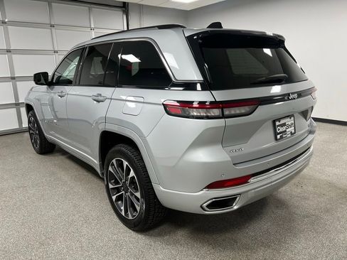 Used 2023 Jeep Grand Cherokee Overland AWD/4WD image 10