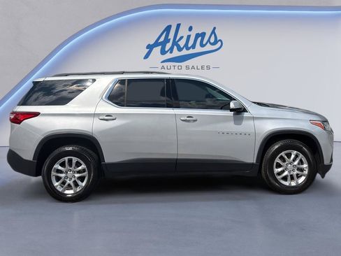 Used 2020 Chevrolet Traverse LT FWD image 2