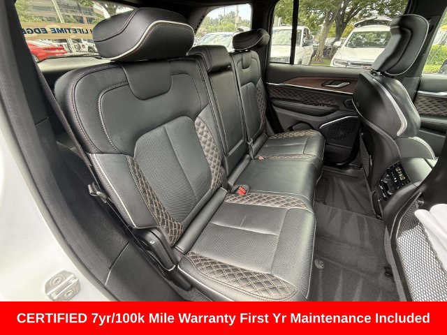 Used 2025 Jeep Grand Cherokee Summit w/ Obsidian Package AWD/4WD image 11