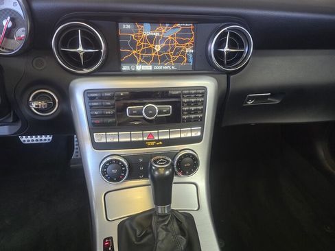 Used 2014 Mercedes-Benz SLK 250 image 17