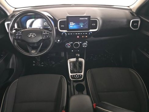 Used 2024 Hyundai Venue Limited image 29