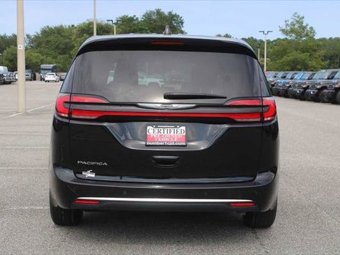 Certified 2025 Chrysler Pacifica Select FWD image 4