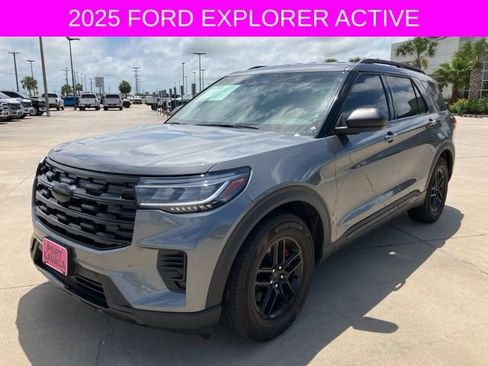 Used 2025 Ford Explorer Active RWD image 3