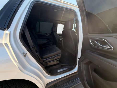 Used 2021 Chevrolet Tahoe Z71 w/ Luxury Package AWD/4WD image 9