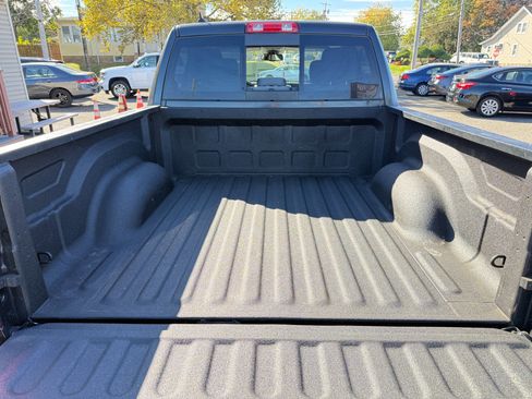 Used 2018 RAM 1500 Classic SLT w/ Luxury Group image 33