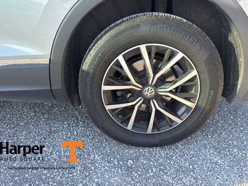 Used 2021 Volkswagen Tiguan SE w/ Panoramic Sunroof Package image 20