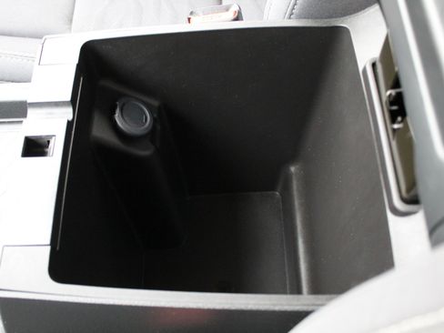 Used 2022 Nissan Frontier SV image 34