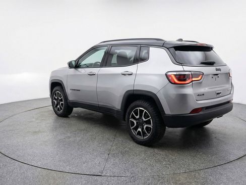 Used 2025 Jeep Compass Trailhawk AWD/4WD image 6