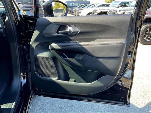 New 2026 Chrysler Pacifica Select image 26