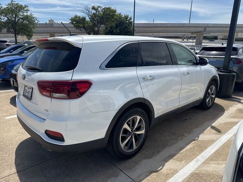 Used 2020 Kia Sorento AWD V6 image 4