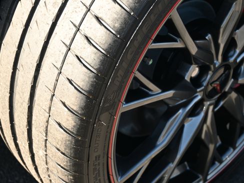 Used 2023 Chevrolet Corvette 2LT w/ Z51 Performance Package image 17