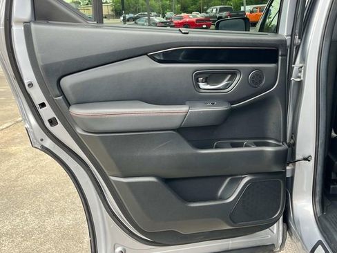 Used 2025 Honda Pilot TrailSport image 25