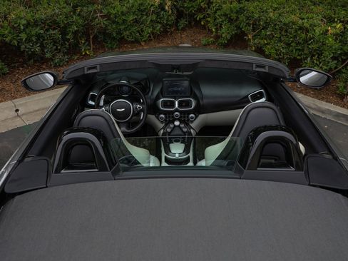 Used 2023 Aston Martin V8 Vantage Roadster RWD image 9
