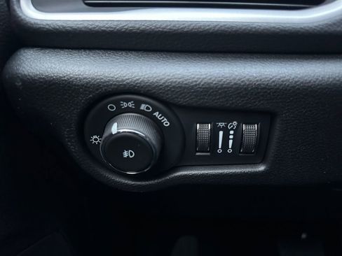 New 2026 Chrysler Pacifica Select image 18