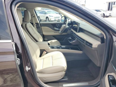 Certified 2023 Lincoln Corsair AWD w/ Equipment Group 101A image 9