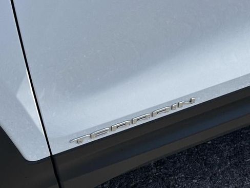 Used 2024 GMC Terrain SLE FWD image 10