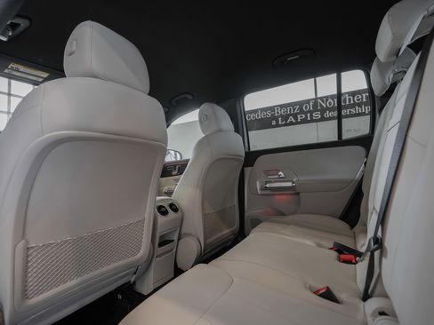 Used 2025 Mercedes-Benz GLB 250 4MATIC image 26