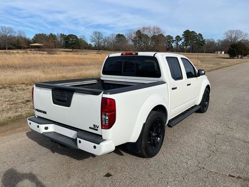 Used 2021 Nissan Frontier SV w/ Midnight Edition Floor Mats image 8