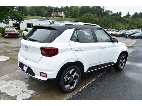 New 2025 Hyundai Venue Limited image 4
