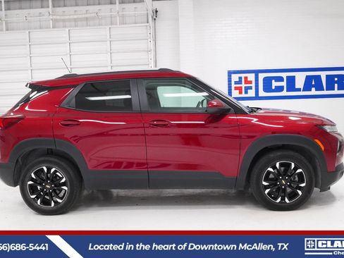 Used 2022 Chevrolet TrailBlazer LT w/ Convenience Package FWD image 4