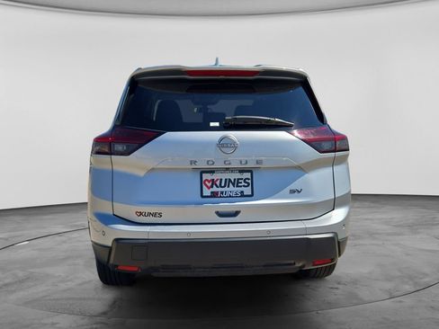 Used 2024 Nissan Rogue SV FWD image 9