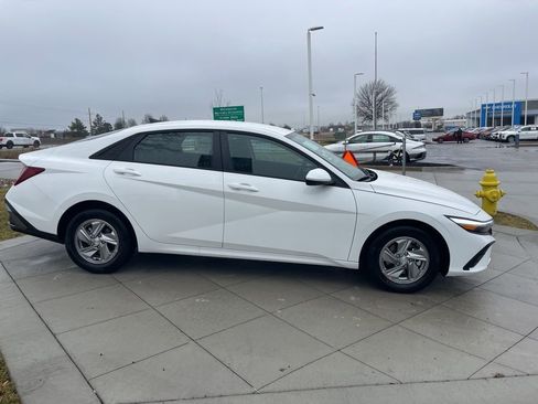 New 2026 Hyundai Elantra SE image 6
