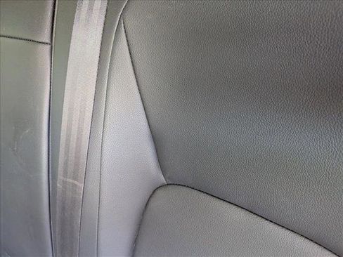 Used 2020 Jaguar F-PACE Premium image 15