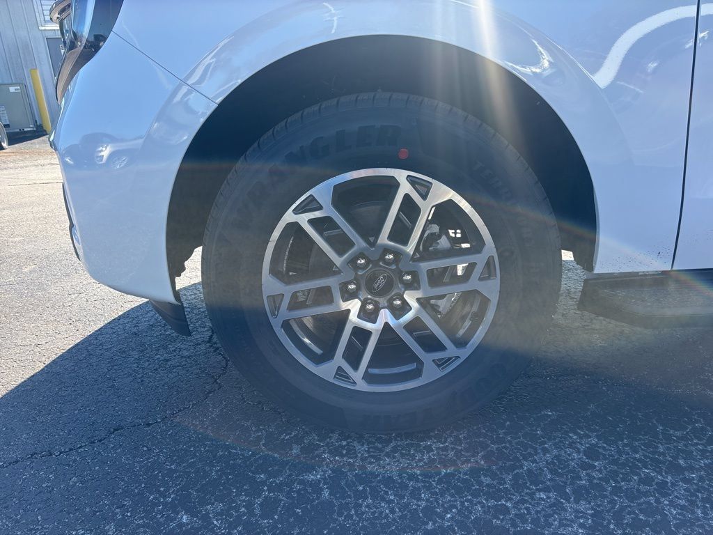 New 2026 Ford Expedition Active RWD image 9