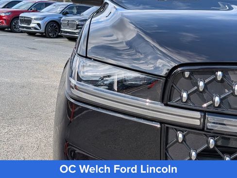 Certified 2025 Lincoln Navigator Black Label AWD/4WD image 12