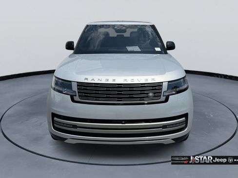 Used 2024 Land Rover Range Rover SE AWD/4WD image 2