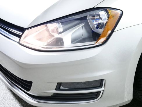 Used 2017 Volkswagen Golf SEL image 16